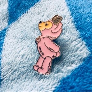 Disney Duffy Bear: ShellieMay Standing with Heart Pendant Pin